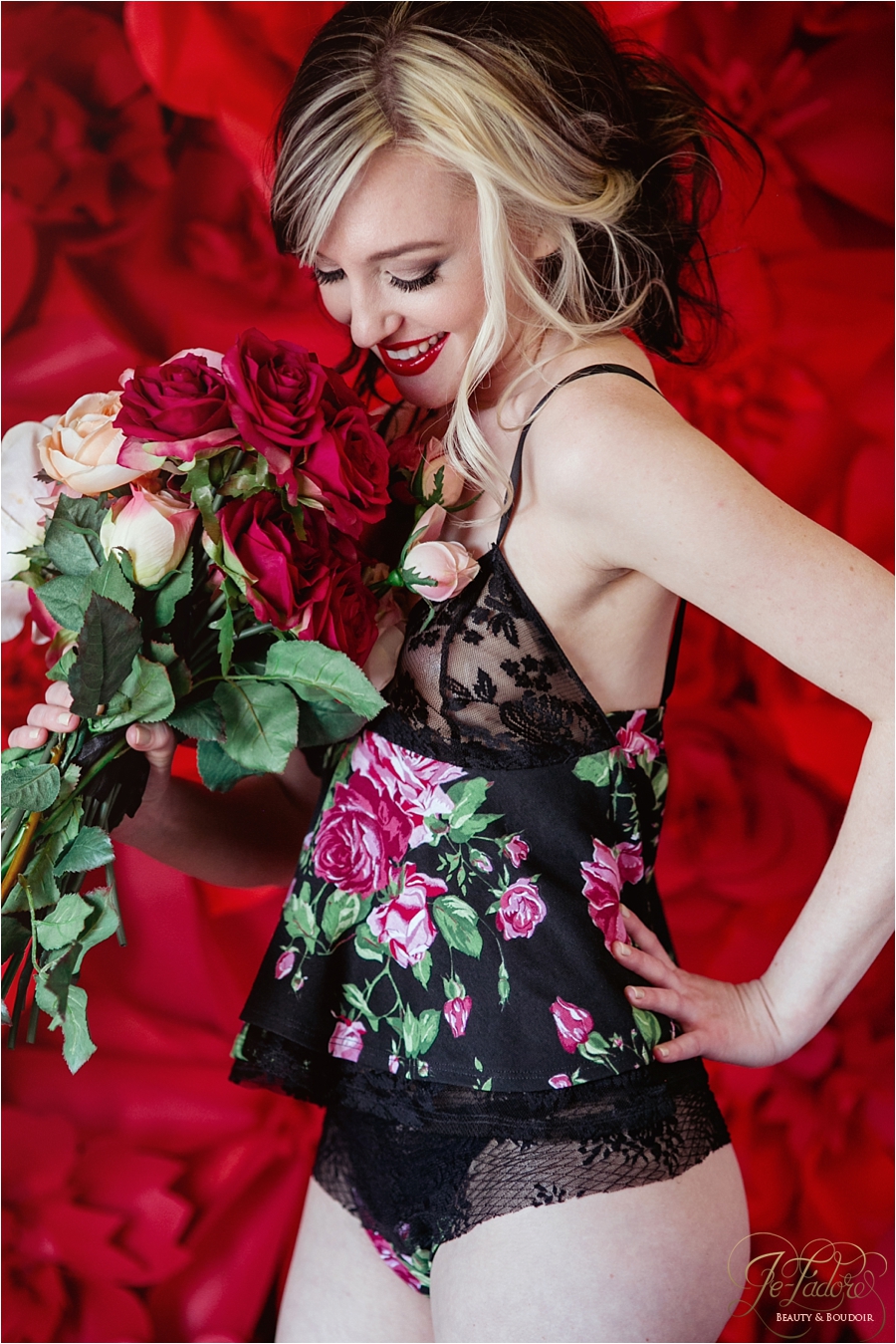 beautiful valentine's day boudoir session